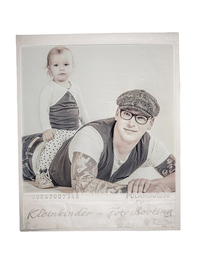Familiefotografie, Polaroid Kleinkinder-Fotoshooting-Vater-mit-Kind auf Rücken